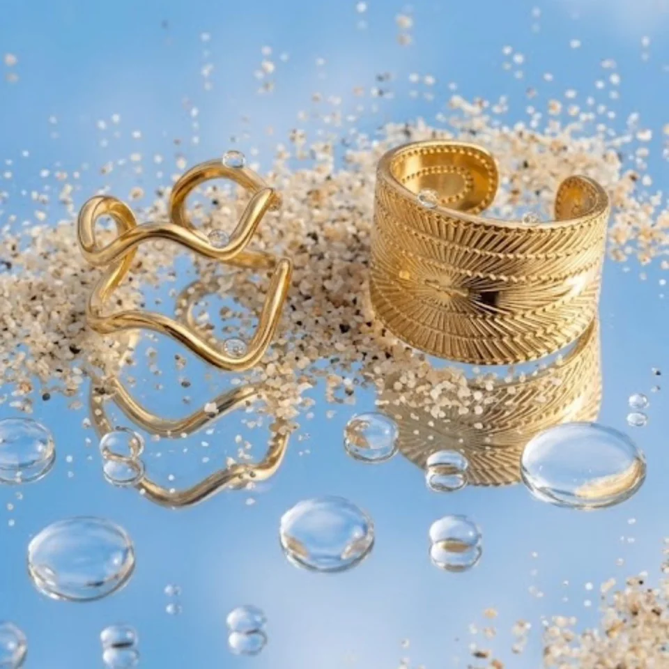 Publication Instagram : La Solaire et La Bohème sur un miroir de ciel, sable et gouttes